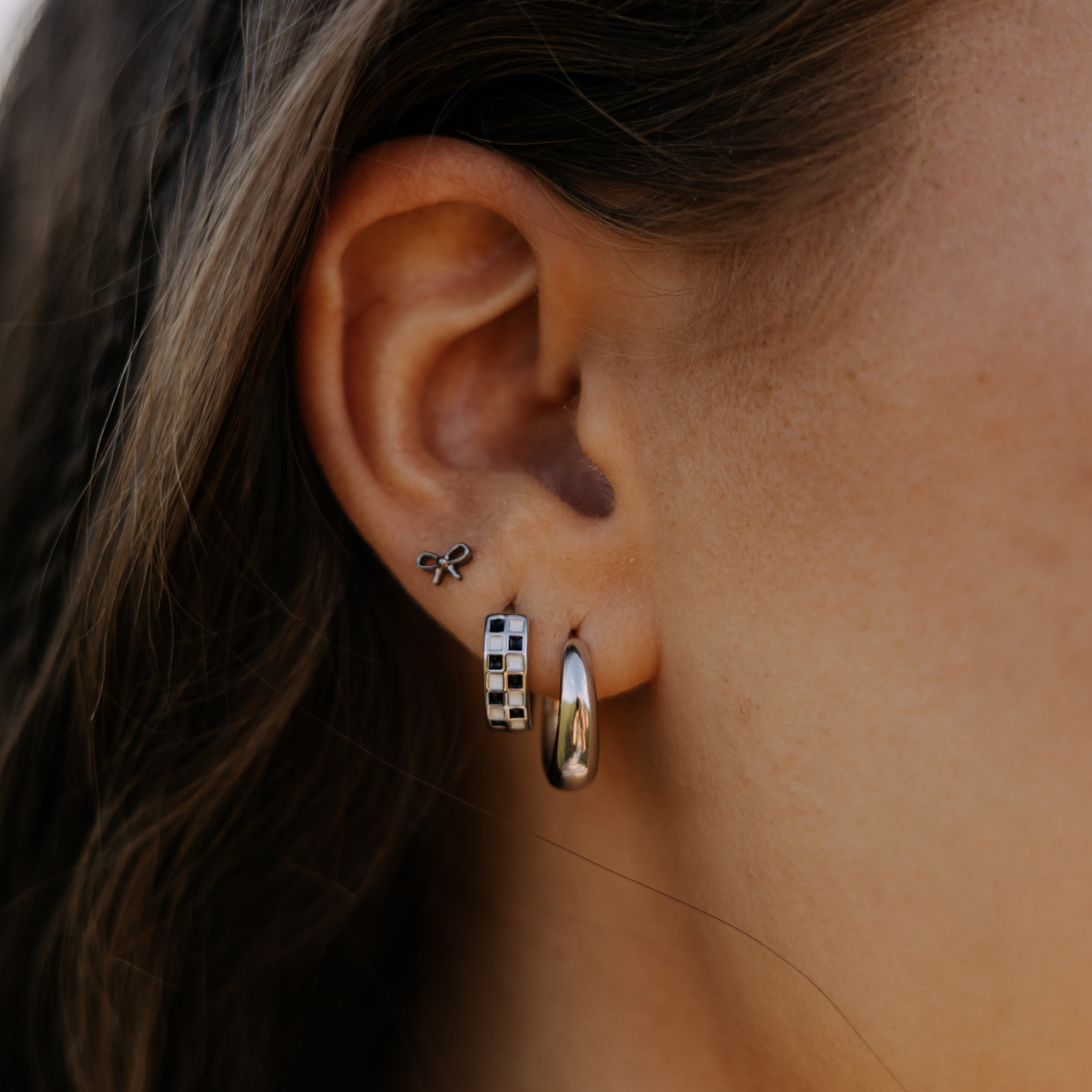 Bow Flat Back Studs