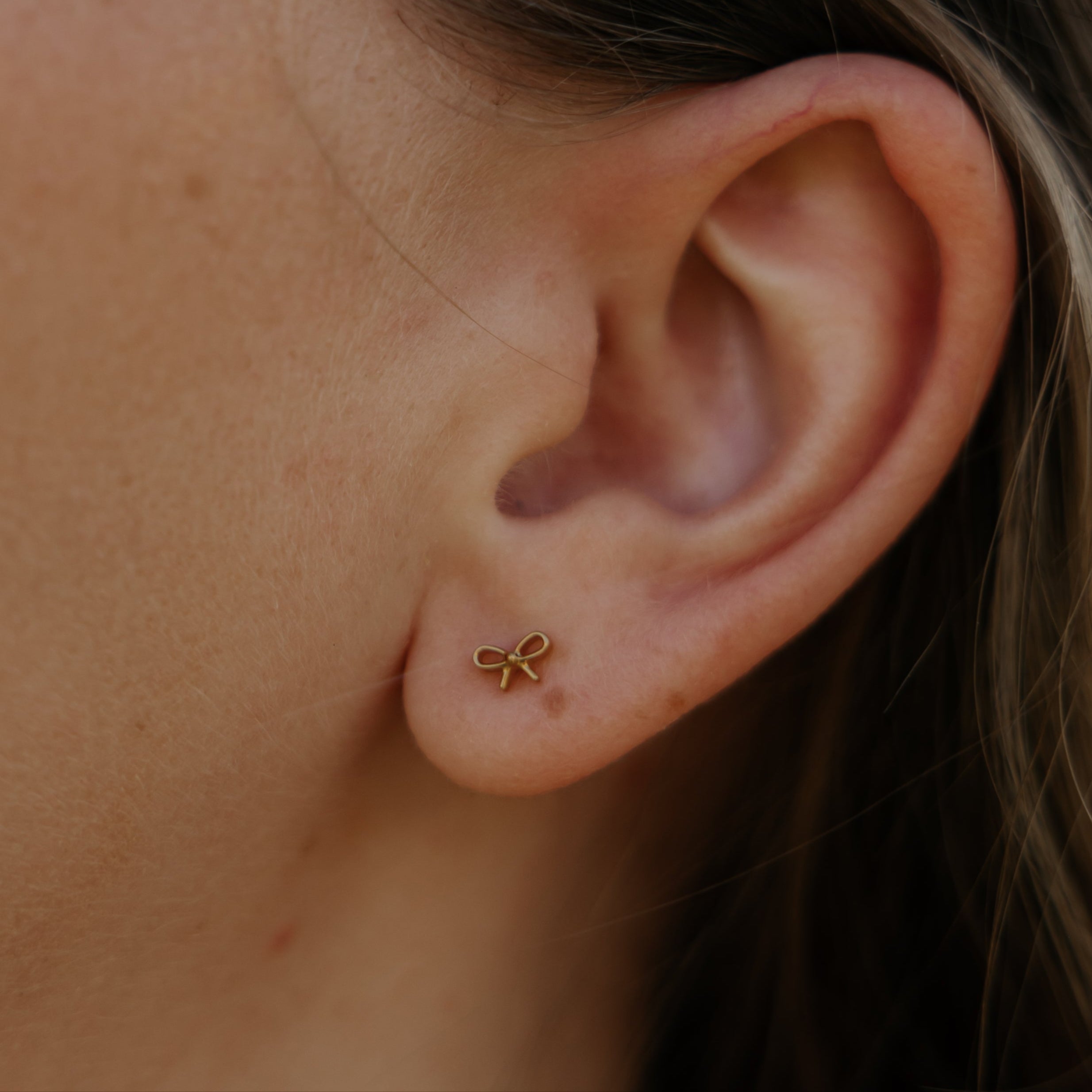 Bow Flat Back Studs