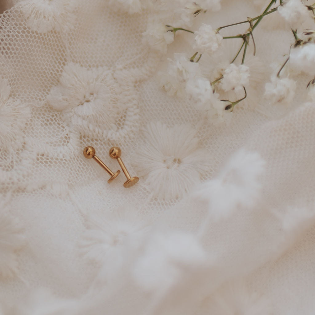 Dot flat back studs